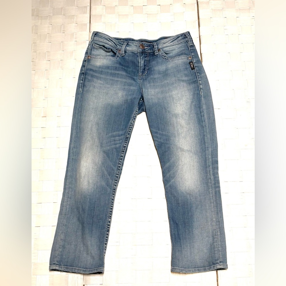 Silver Suki High Waist Capri Slightly Distressed Jeans. W29/Length 22 1/2